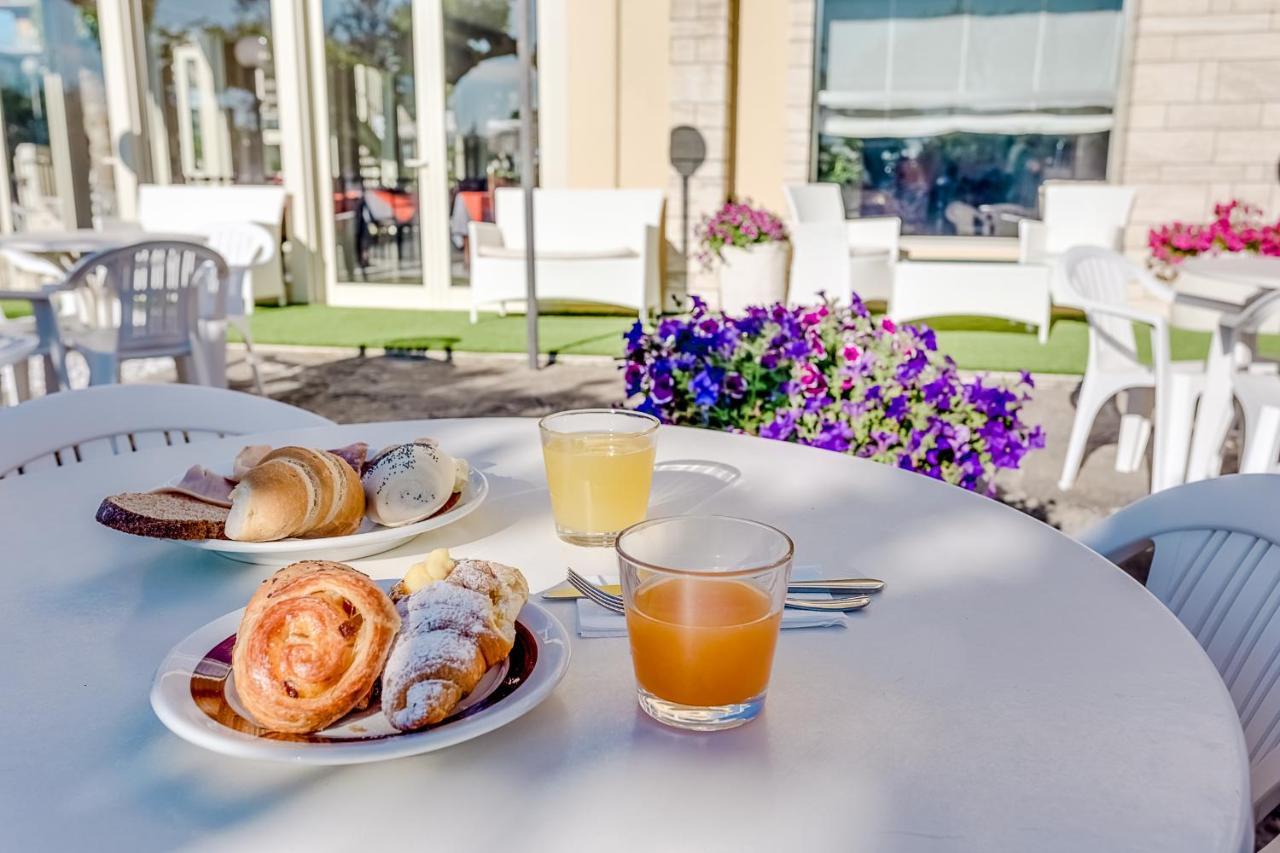 Hotel Buenos Aires Cervia Ngoại thất bức ảnh